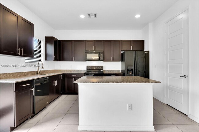 Building Photo - 673 NE 191st St