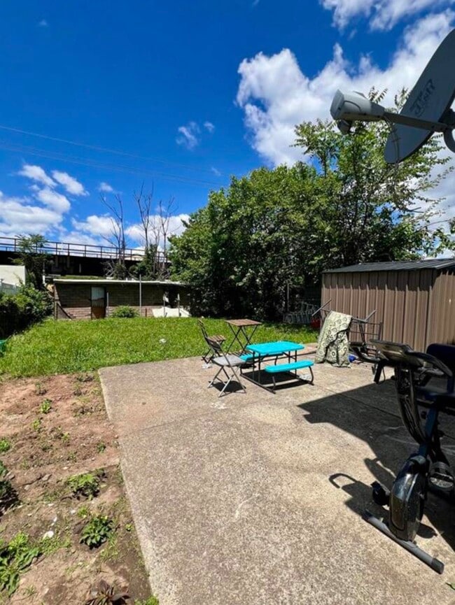 Building Photo - 5 Chopin Ct