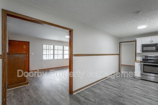 Building Photo - 186 Greens Lake Cir