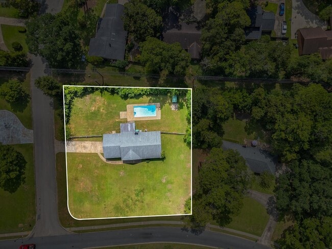 Building Photo - 2613 Killarney Way