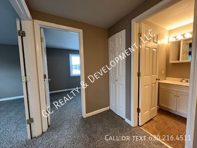 Building Photo - *** 2 FREE WEEKS OF RENT / 2 BDRM - 1 BTH ...