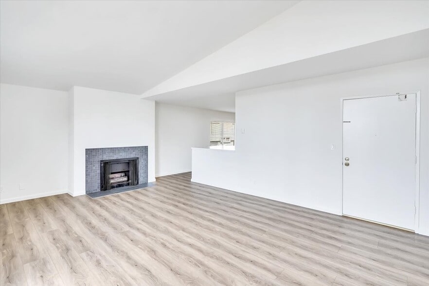 Building Photo - 1023 21st St