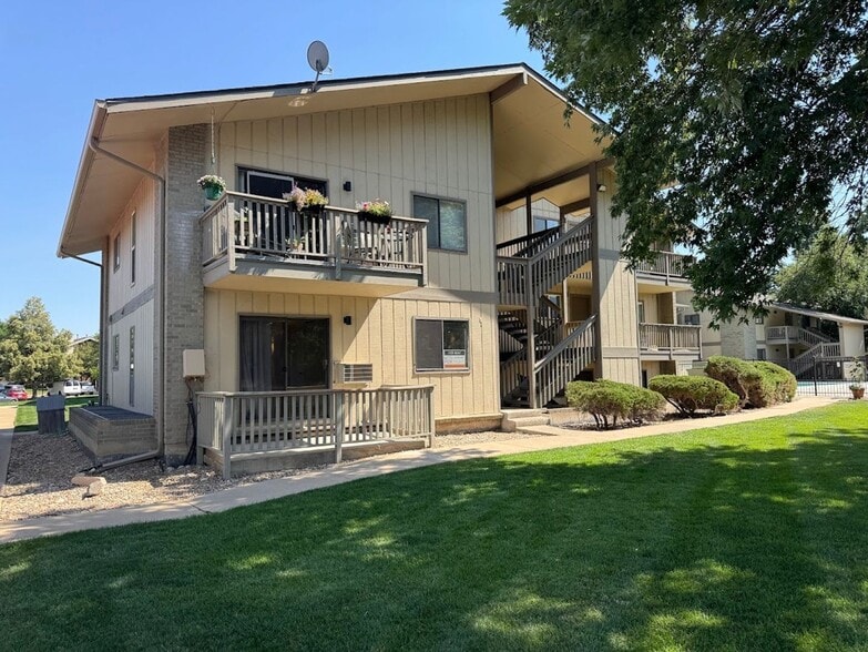 Primary Photo - 625 Manhattan Pl