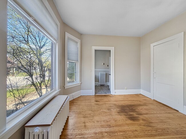 Building Photo - 1019 W 31st St