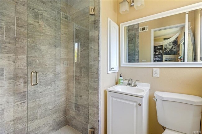 Building Photo - Updated 4bd/3ba House Right Off of Highland Dr