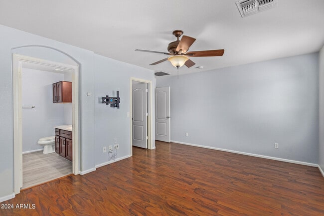 Building Photo - 983 E Palomino Way