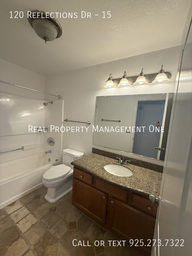 Building Photo - 120 Reflections Dr