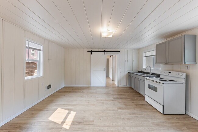 Building Photo - Charming 1 bedroom Cottage