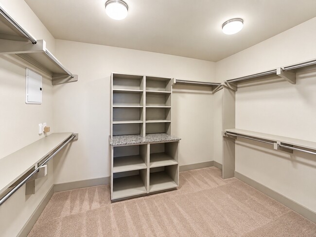 Building Photo - 10401 Town & Country Way