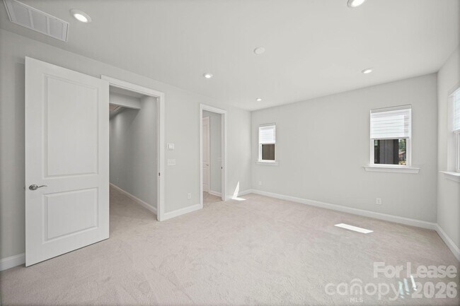 Building Photo - 424 Old Town Vlg Rd