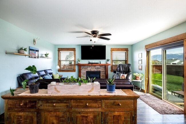 Building Photo - Beautiful home in Ryen Glenn with Fantasti...