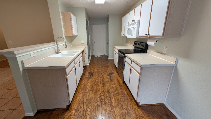 Building Photo - 921 Wintercreek Dr