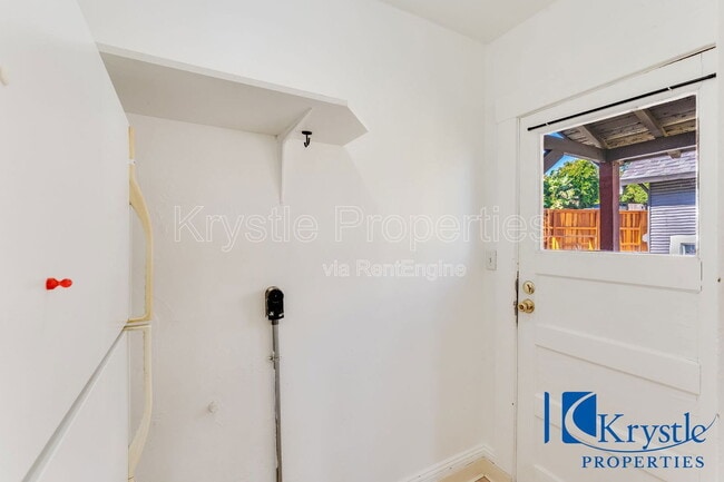 Building Photo - 517 Alhambra St