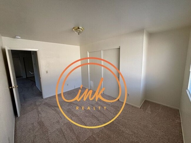 Building Photo - Charming Duplex in Quiet Dayton Neighborhood!
