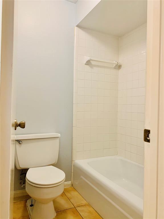 Building Photo - 1611 Mapleton Dr