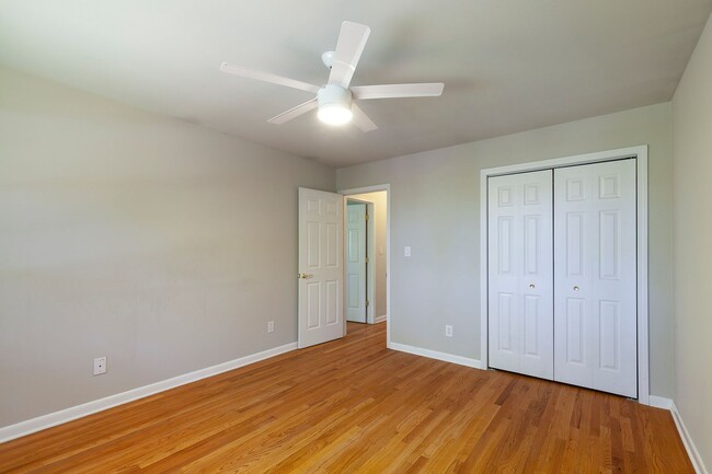 Building Photo - 3741 Fox Glen Ct NE