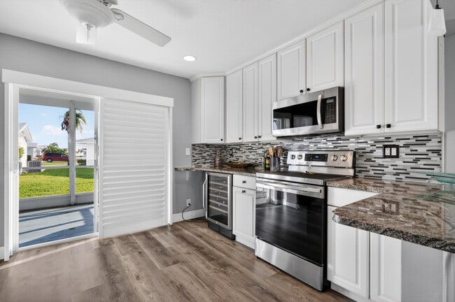 Building Photo - 2010 SW 6th Ave