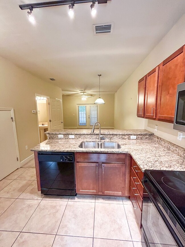 Building Photo - Woods Edge South #130