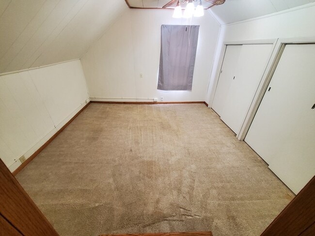 Building Photo - 301 Leonard Ave