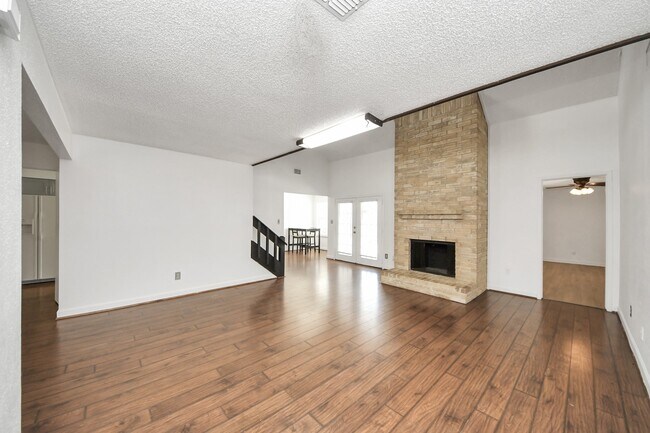Building Photo - 6230 Grandvale Dr