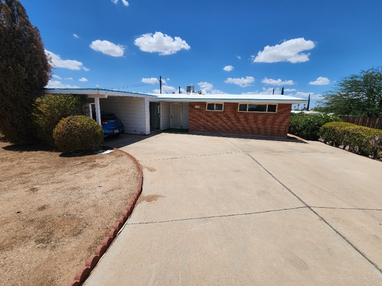 Primary Photo - 7202 E Beverly Dr