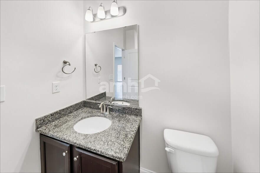 Building Photo - 165 Havenbrook Dr