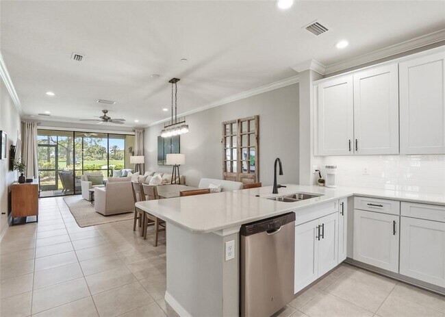 Building Photo - 12720 Sorrento Wy