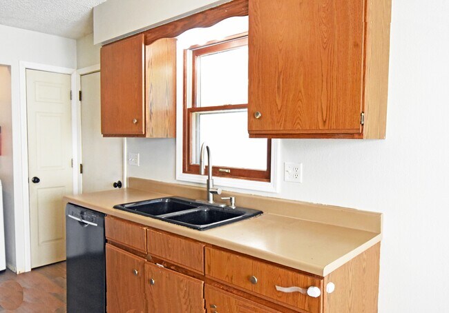 Building Photo - 30 Bayberry Ln