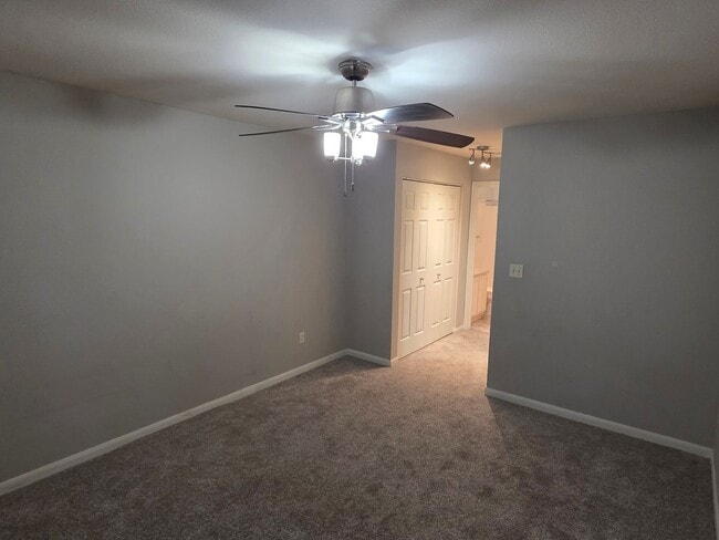 Building Photo - 2 bedroom 2 bath downtown condo