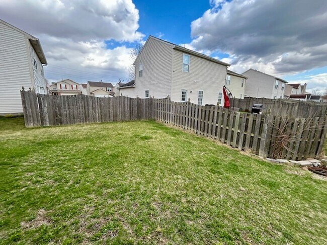 Building Photo - Wonderful 4 Bedroom 2.5 Bathroom Two Story Home in Lawrence!