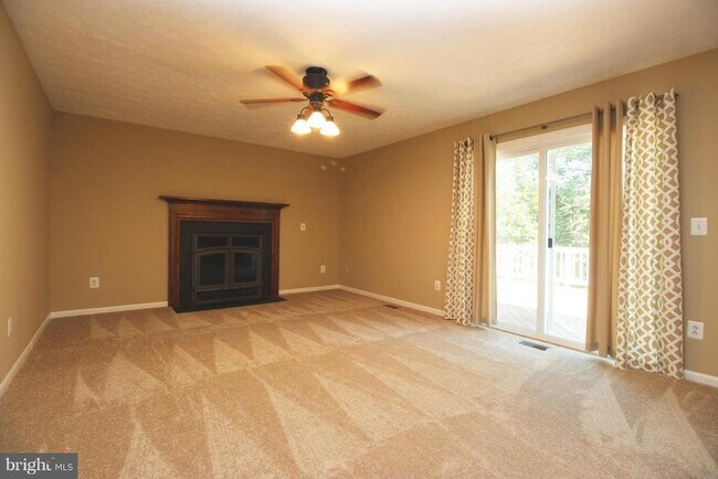Building Photo - 66 Larkwood Ct