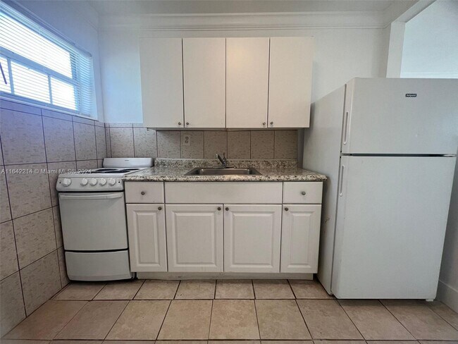 Building Photo - 6150 Cleveland St