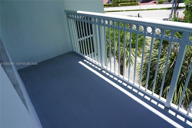 Building Photo - 1913 S Ocean Dr