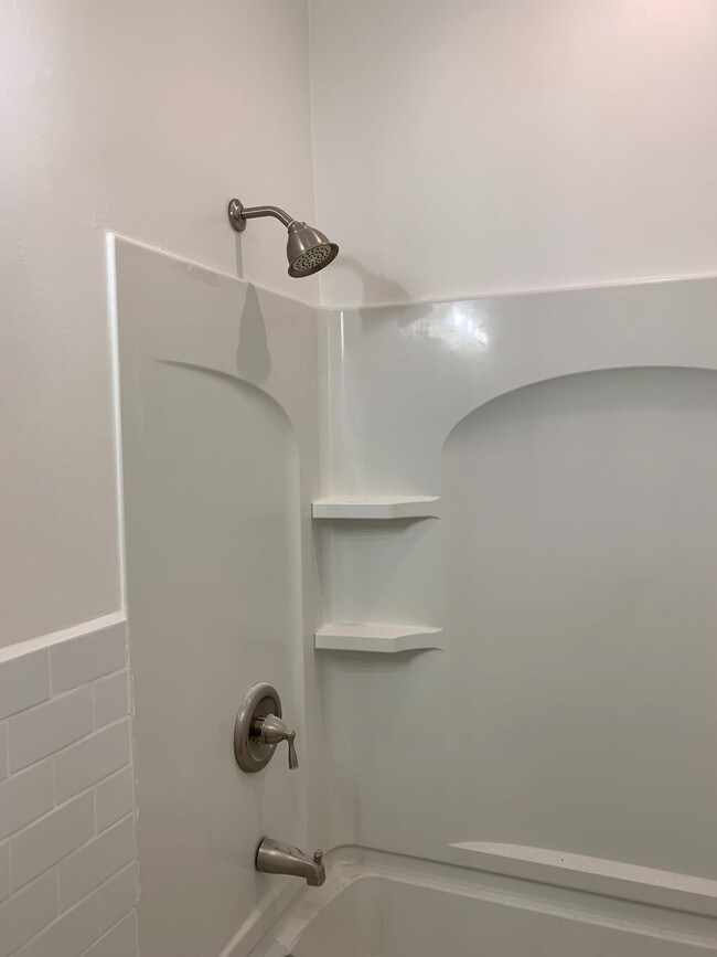 Bathroom 1 - 42 Navy St