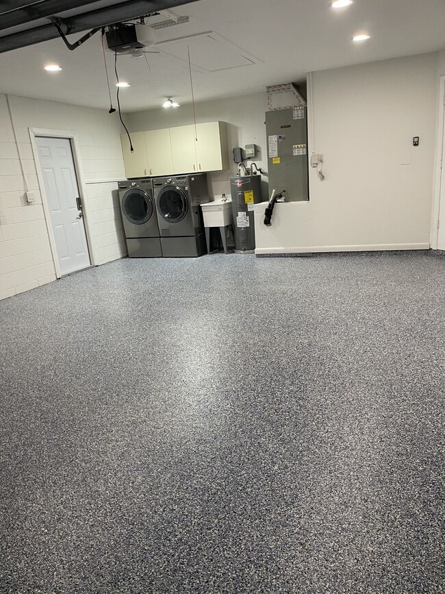 Building Photo - 6455 Jarvis Rd