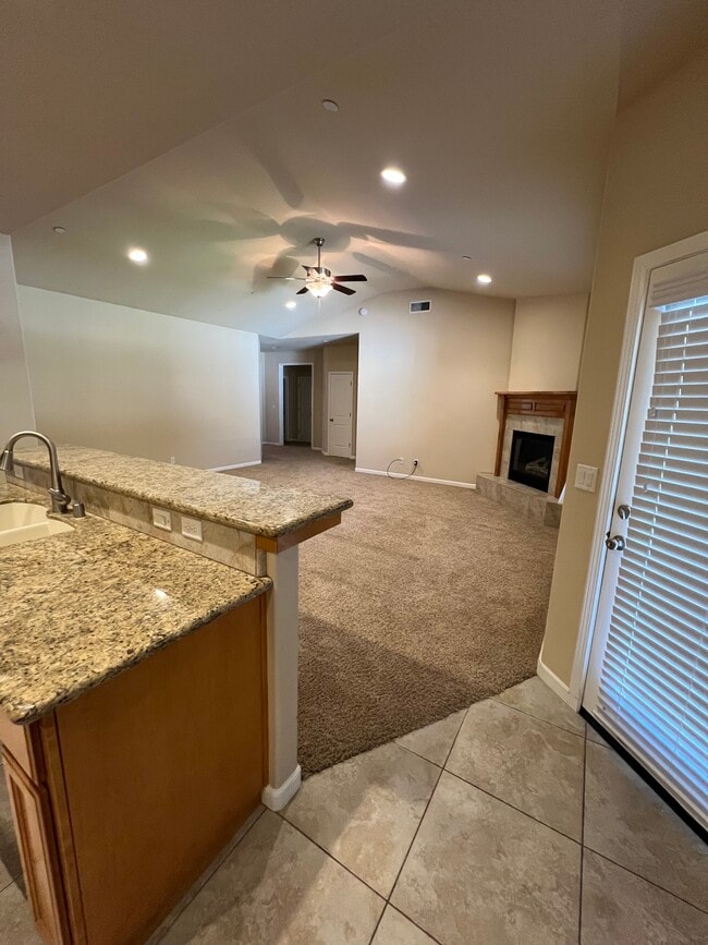 Building Photo - 2880 Bancroft Dr