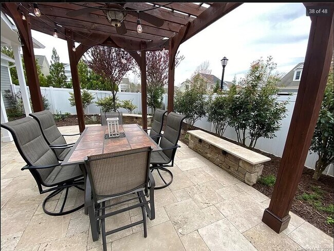 Building Photo - 6036 Daphne Circle