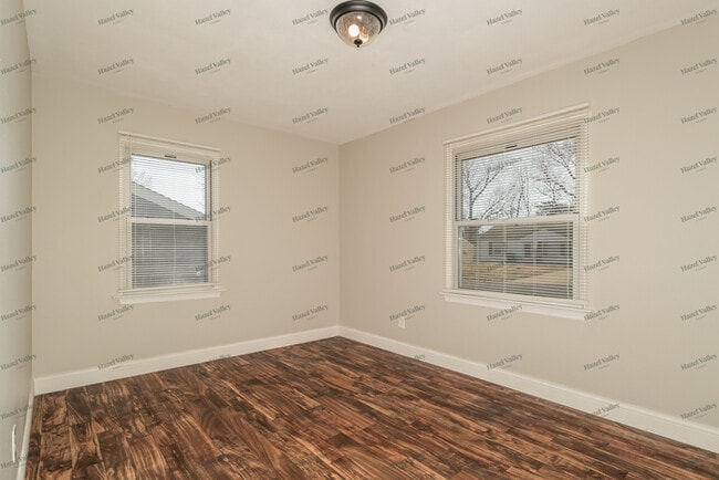 Building Photo - 9854 Dennis Dr