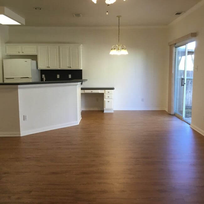 Built in Desk - 2909 Whisper Oaks Ln