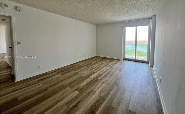 Building Photo - 100 Bayview Dr