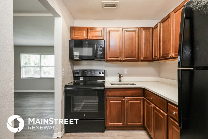 Building Photo - 2409 Straker Ct