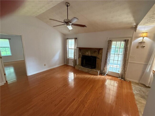 Building Photo - 3897 Saddlecreek Dr