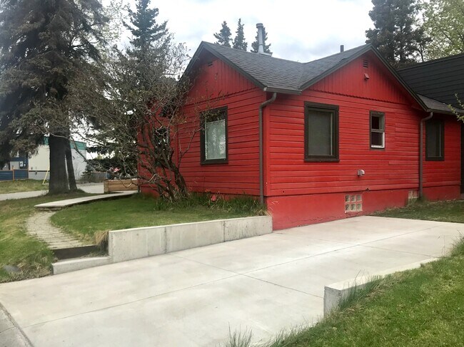 Building Photo - 2215 Dahl Ln