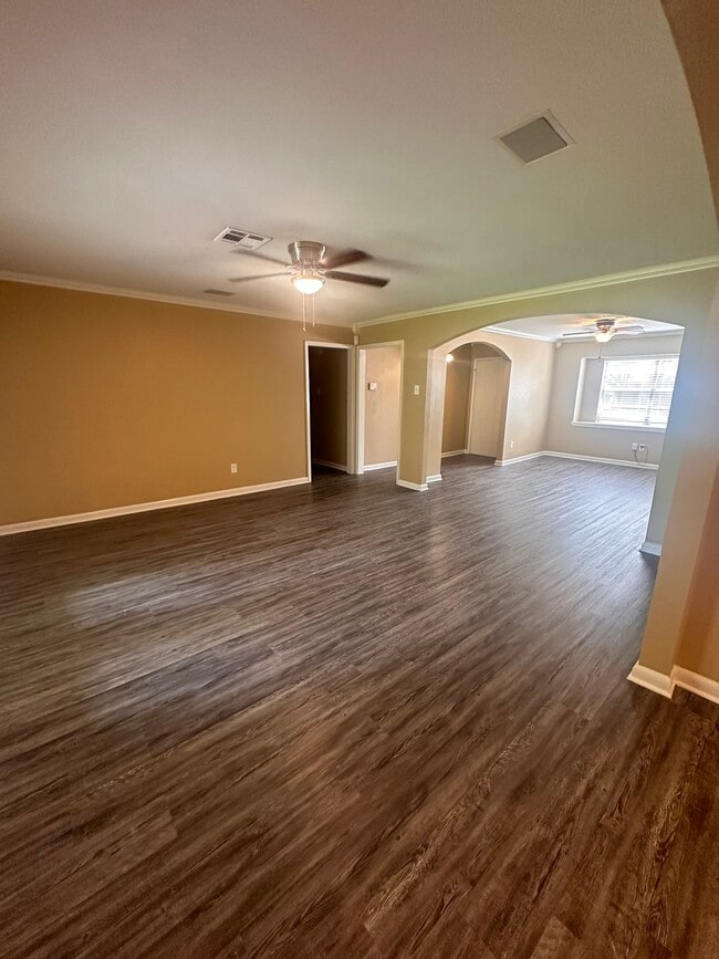 Building Photo - 5830 Effingham Dr