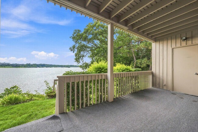 Building Photo - 893 Cliffs Dr