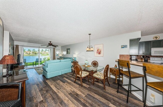 Building Photo - 6100 Bahia Del Mar Cir N