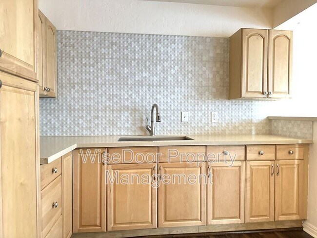 Building Photo - 6204 Gretna Ave