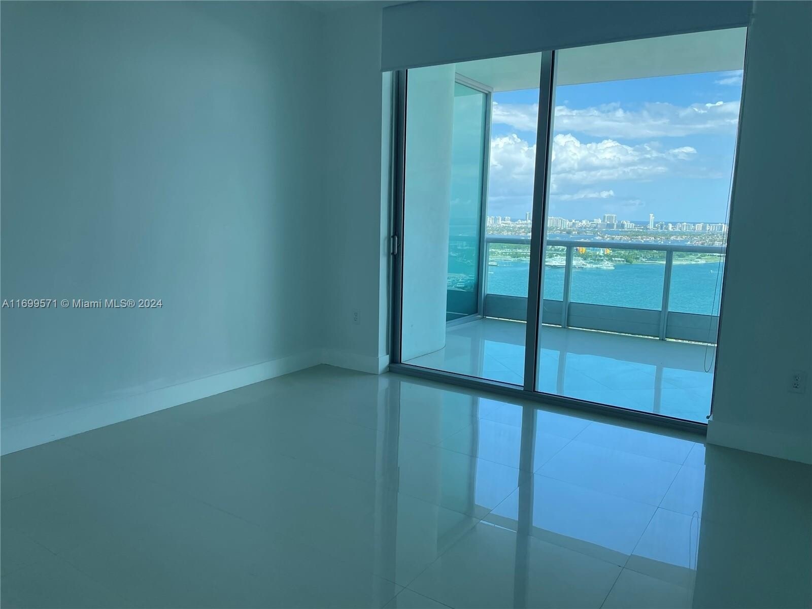 Building Photo - 900 Biscayne
