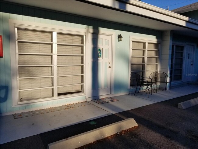 Building Photo - 512 Barcelona Ave