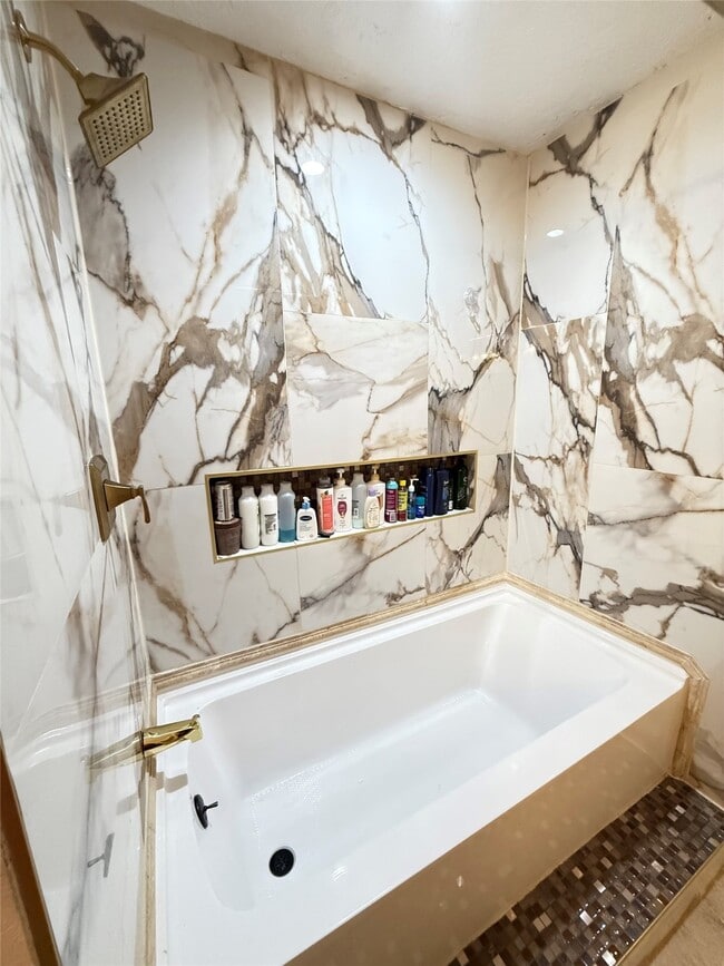 Building Photo - 508 Clear Lake Rd